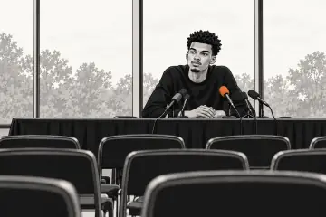 記者会見で語るビクター・ウェンバンヤマ