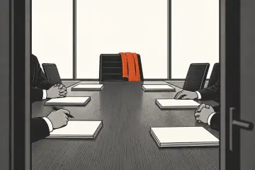 会議室のテーブルに並ぶ幹部たちの手元