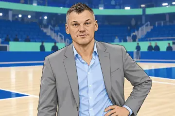 試合後にコートサイドに立つヤシケビチュスHC